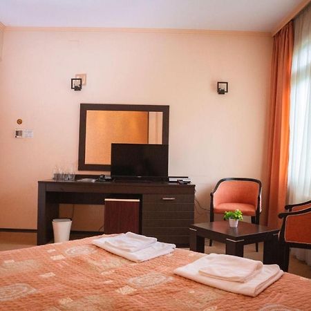 Hotel Ezeroto Stara Zagora Extérieur photo