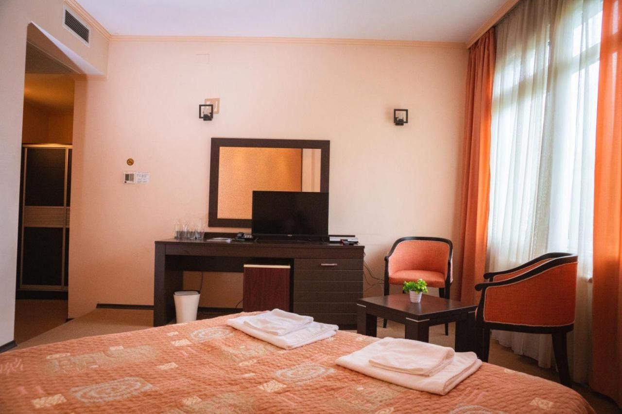 Hotel Ezeroto Stara Zagora Extérieur photo